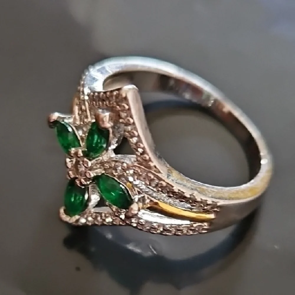 925 Sterling Silver and Green Gemstone Ring, Sz 7